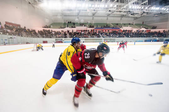 Johan Fransson of Sweden in action with Rob Klinkhammer of