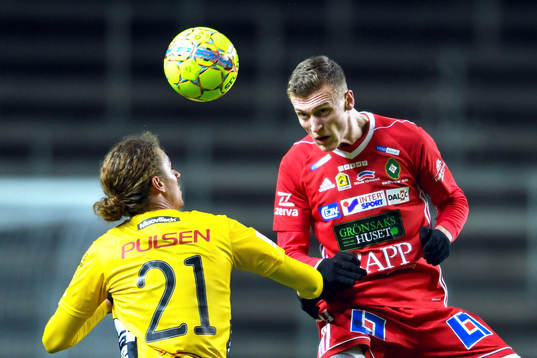 Elfsborgs Christopher Mc Vey och Skövdes Viktor Granath