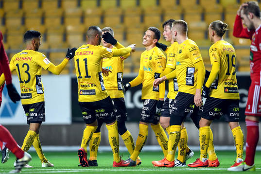 Elfsborgs Arian Kabashi jublar med lagkamrater