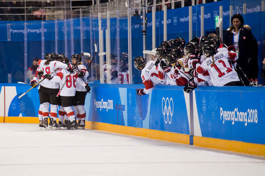 Alina Muller of Switzerland celebrates with her teammates