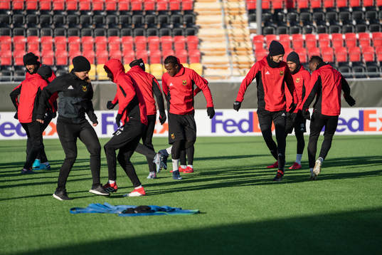 Östersunds spelare värmer upp