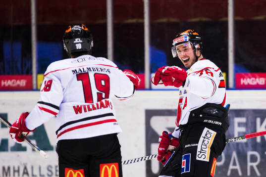 Örebros Victor Bartley jublar med Jeremy Williams