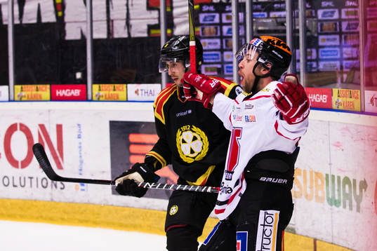 Örebros Tyson Spink jublar