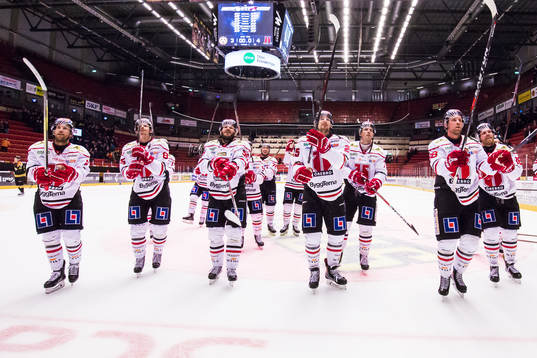 Örebros spelare jublar