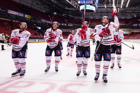 Örebros spelare jublar