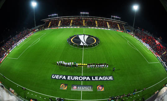 Östersund och Arsenal står uppställda