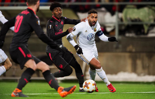 Arsenals Ainsley Maitland-Niles och Östersunds Saman