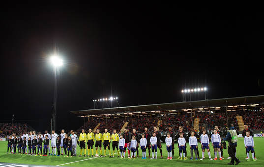 Östersund och Arsenal står uppställd innan