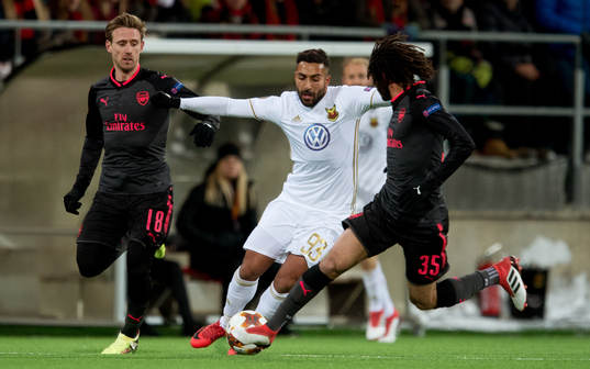 Arsenals Nacho Monreal och Mohamed Elneny