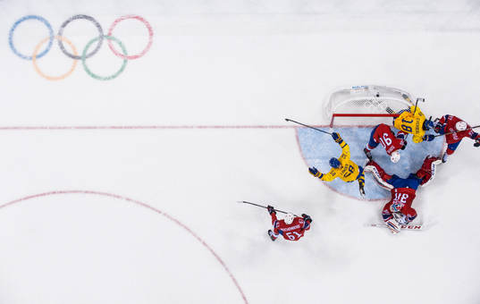 Bläddra bland fler bilder av 2018 Winter Olympics, Day 6, Ice Hockey, Men's Preliminary Round, Norway - Swede