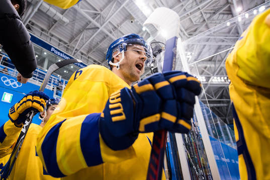 Patrik Hersley of Sweden enters the ice prior the Men's Ice