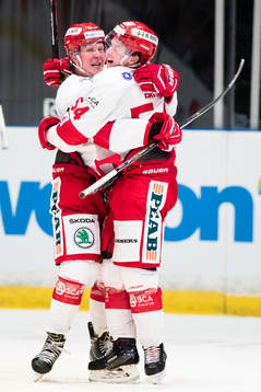 Timrås Jonathan Dahlen gör 5-5 och jublar med Fabian