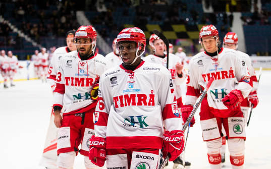 Timrås spelare med Hugo Enock (närmast i bild) deppar