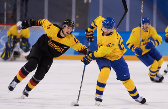 Frank Mauer of Germany and Linus Omark of Sweden