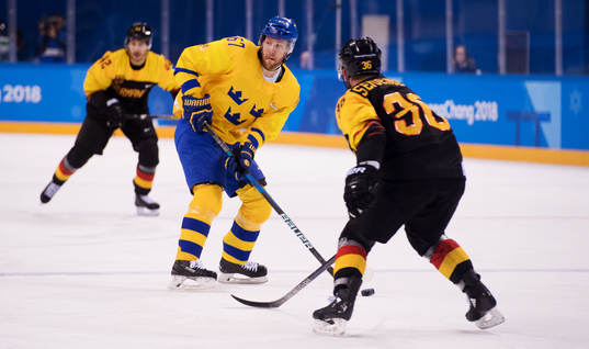 Linus Omark of Sweden and Yannic Seidenberg of Germany