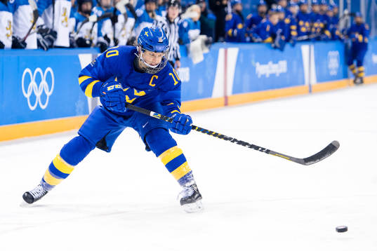 Emilia Ramboldt of Sweden in the ice hockey quarterfinal