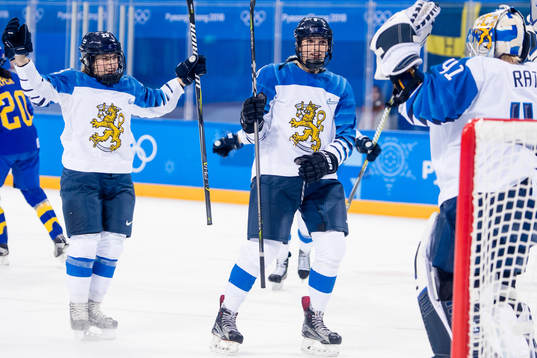 RSanni Hakala and Ella Viitasuo of Finland  celebrating