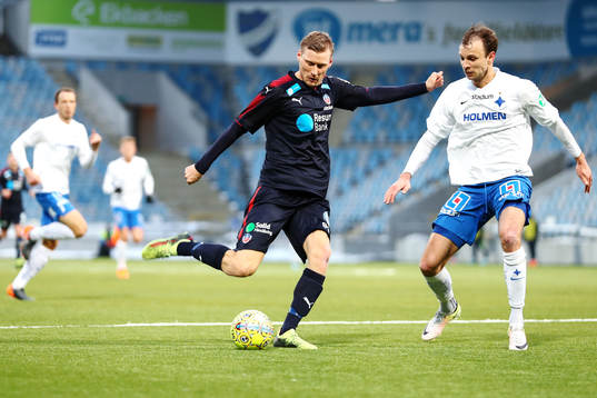 Helsingborgs Andre Runar Bjarnarson skjuter