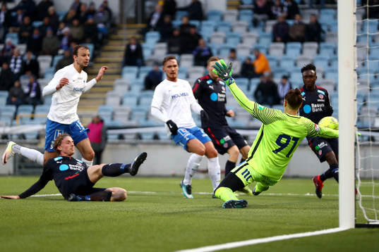 Helsingborgs Carl Johansson gör 0-1-målet bakom