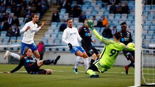 Mål 0-1 av Helsingborgs Carl Johansson förbi Norrköpings