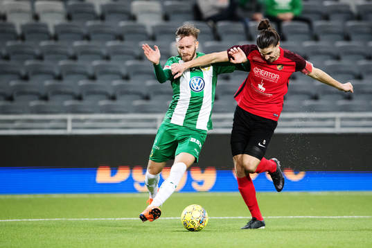 Hammarbys Simon Sandberg och Vasalunds Linus Malmborg i