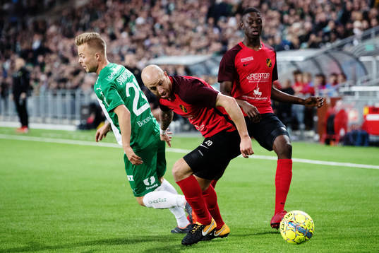 Hammarbys Sander Svendsen och Vasalunds Kenny Pavey och