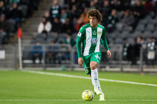 Hammarbys Neto Borges med bollen