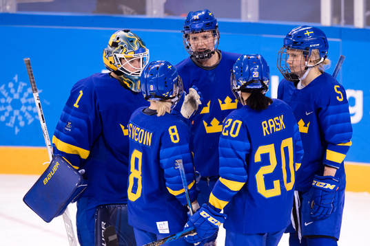 Goaltender Sara Grahn, Annie Svedin , Sabina Küller ,