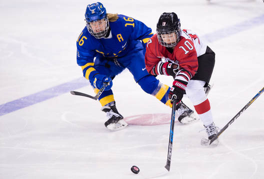 Pernilla Winberg of Sweden and Haruna Yoneyama of Japan  in