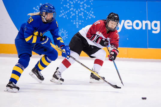 Olivia Carlsson of Sweden and Haruna Yoneyama of Japan  in
