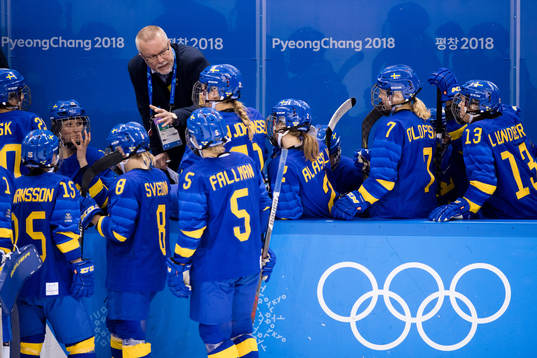 Leif Boork, head coach of Sweden,  in the Women's Ice