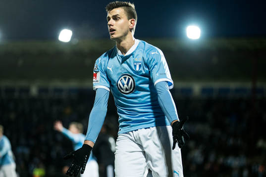 Malmö FFs Alexander Jeremejeff protesterar mot domslut
