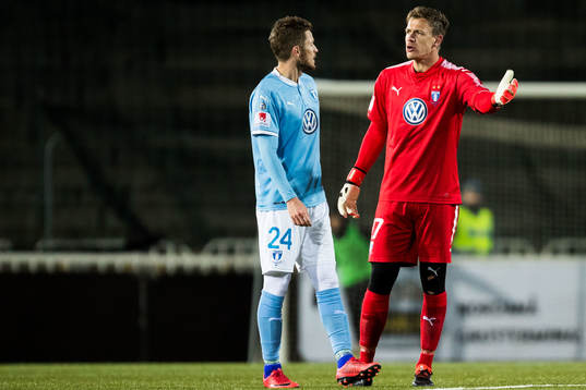 Malmö FFs Lasse Nielsen och målvakt Johan Dahlin