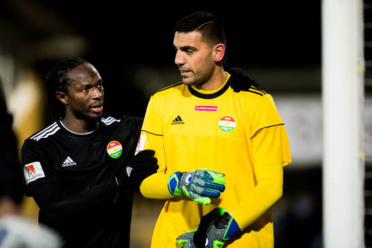 Dalkurds Kebba Ceesay och målvakt Abdulaziz Demircan