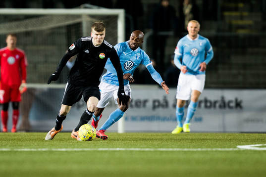Dalkurds Oliver Berg och Malmö FFs Fouad Bachirou