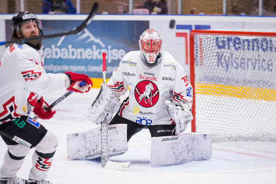 Vita Hästens målvakt Viktor Kokman hade koll på pucken