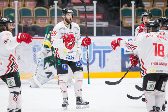Vita Hästens Emil Eriksson jublar