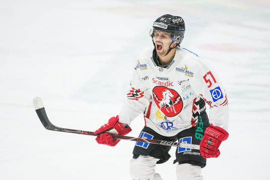 Vita Hästens August Gunnarsson reagerar