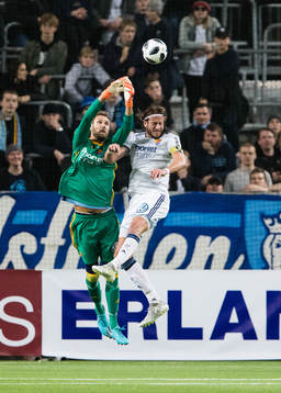 Djurgårdens målvakt Andreas Isaksson och Jonas Olsson