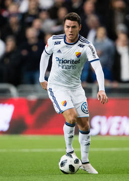Djurgårdens Kerim Mrabti med bollen