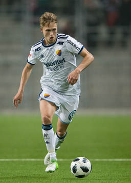 Djurgårdens Jonathan Augustinsson med bollen