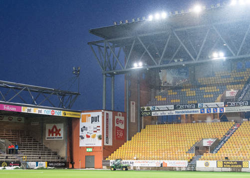 Snön faller på Borås arena