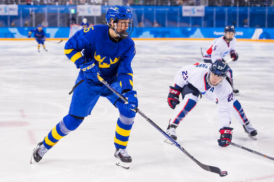 Hanna Olsson of Sweden and Yoonjung Park of Korea in the