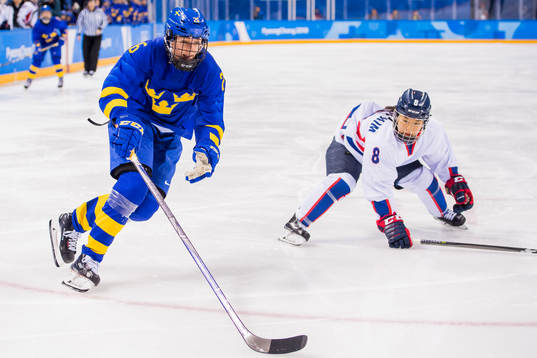Hanna Olsson of Sweden and Selin Kim of Korea in the
