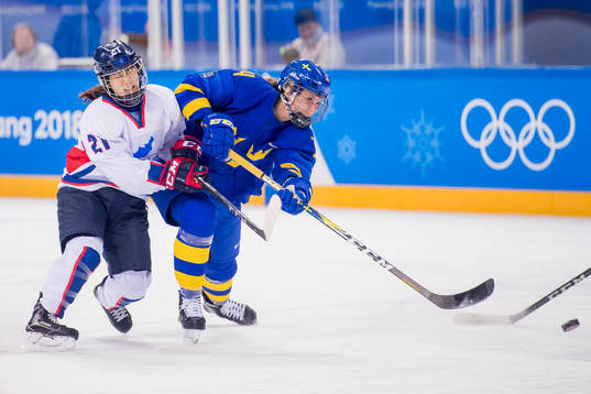 Sabina Küller of Sweden and Yeon Jeong Lee of Korea in the