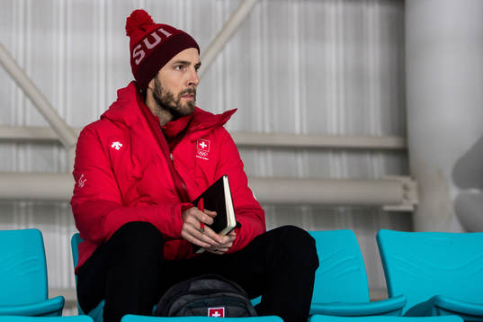 A spy from Switzerland follows the Swedish training session