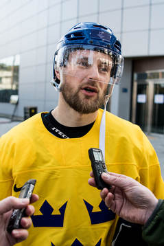 Fredrik Pettersson of Sweden talks to media
