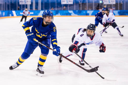 Erika Grahm of Sweden and Kim Selin of Korea in the Women's