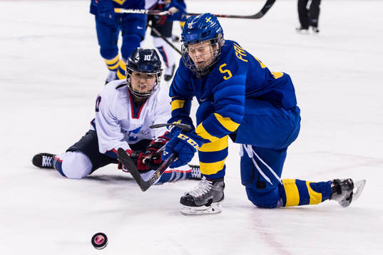 Johanna Fällman of Sweden and Choi Jiyeon of Korea in the