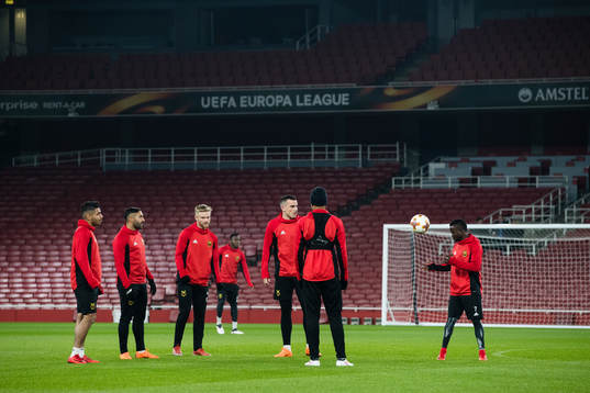 Östersunds spelare värmer upp